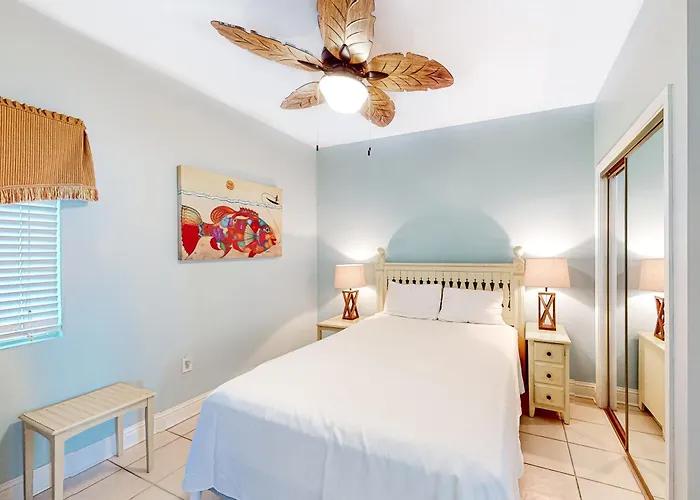 Gulf-front W Great Views Balcony & Shared Pools Hot Tubs & Sauna